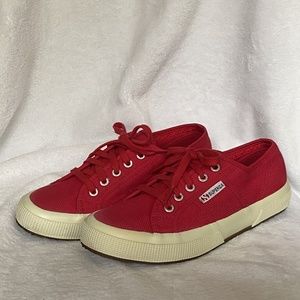 Red Supergas (US 7, EU 37.5)